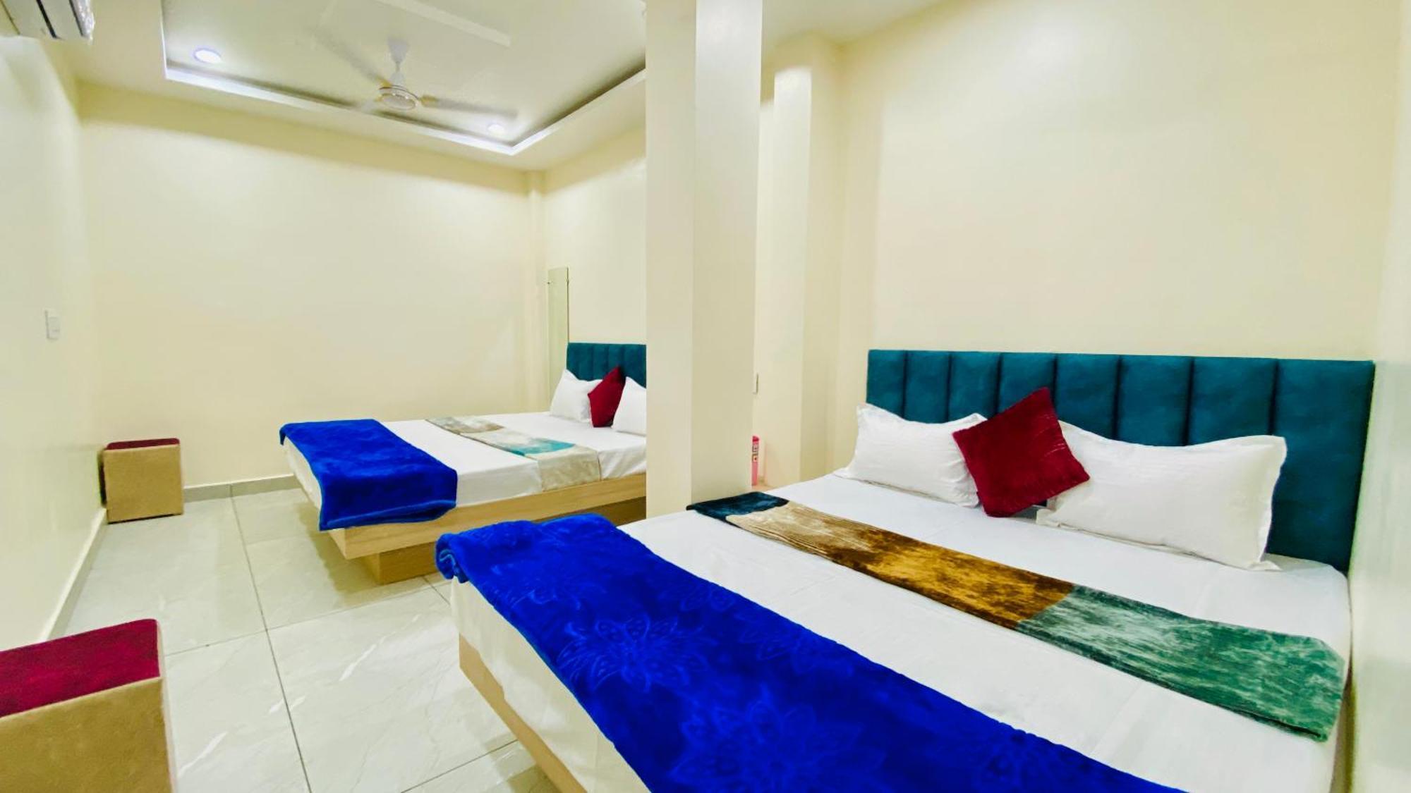 Hotel Raghavan In Front Of Railway Station Platform No 8 Ujjain Zewnętrze zdjęcie