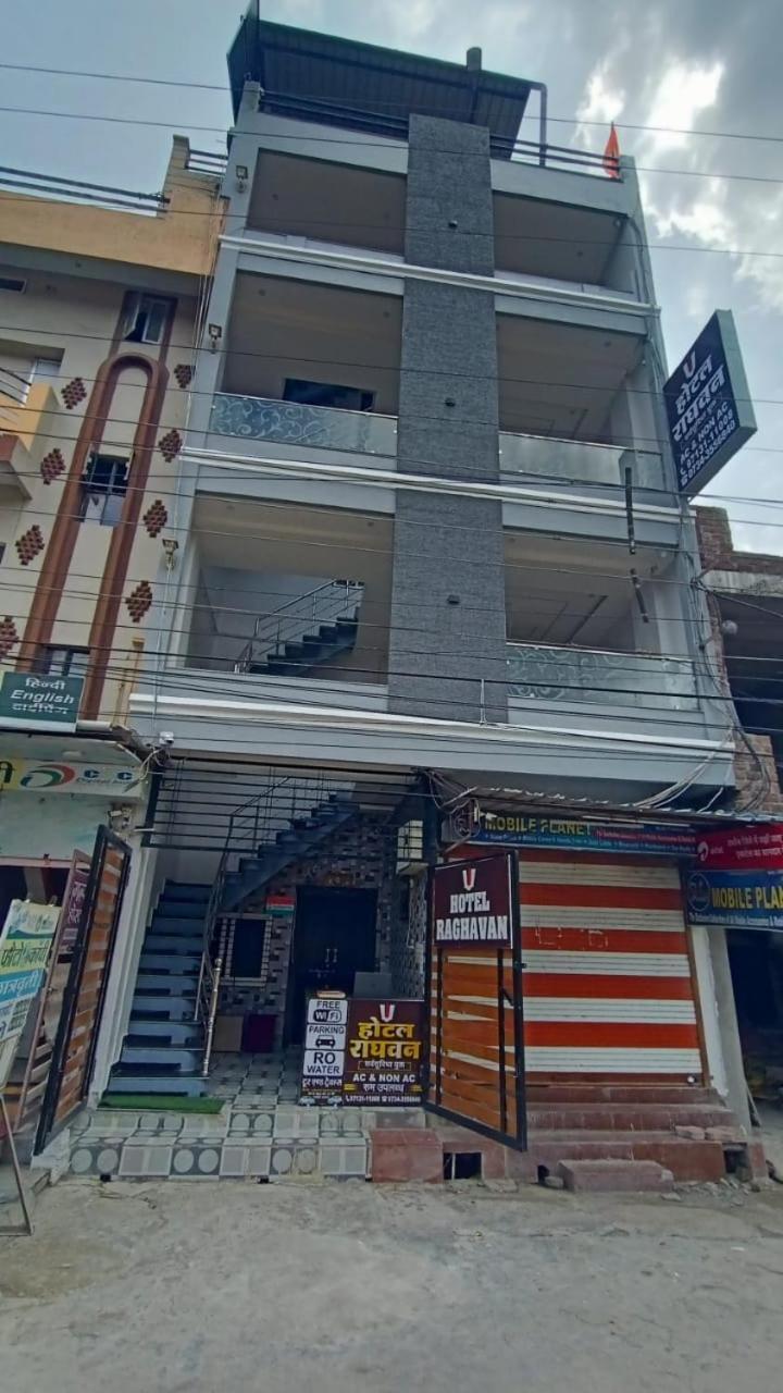 Hotel Raghavan In Front Of Railway Station Platform No 8 Ujjain Zewnętrze zdjęcie