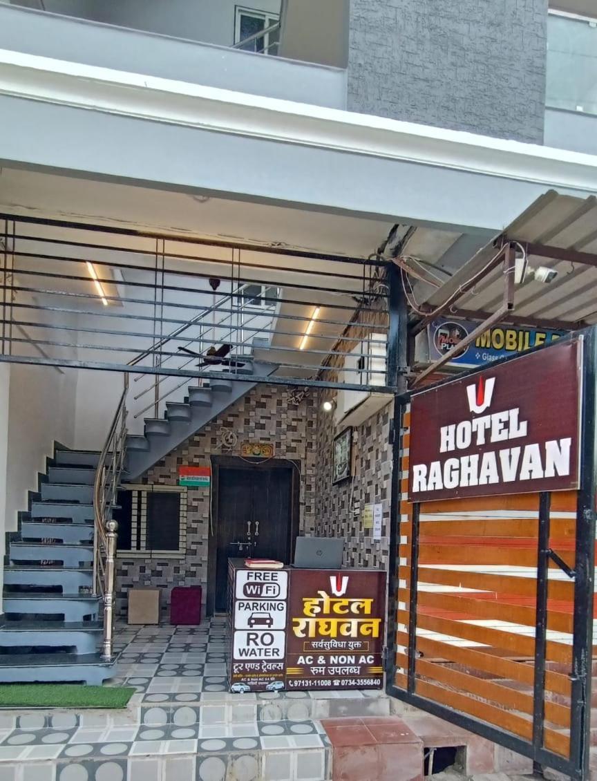 Hotel Raghavan In Front Of Railway Station Platform No 8 Ujjain Zewnętrze zdjęcie