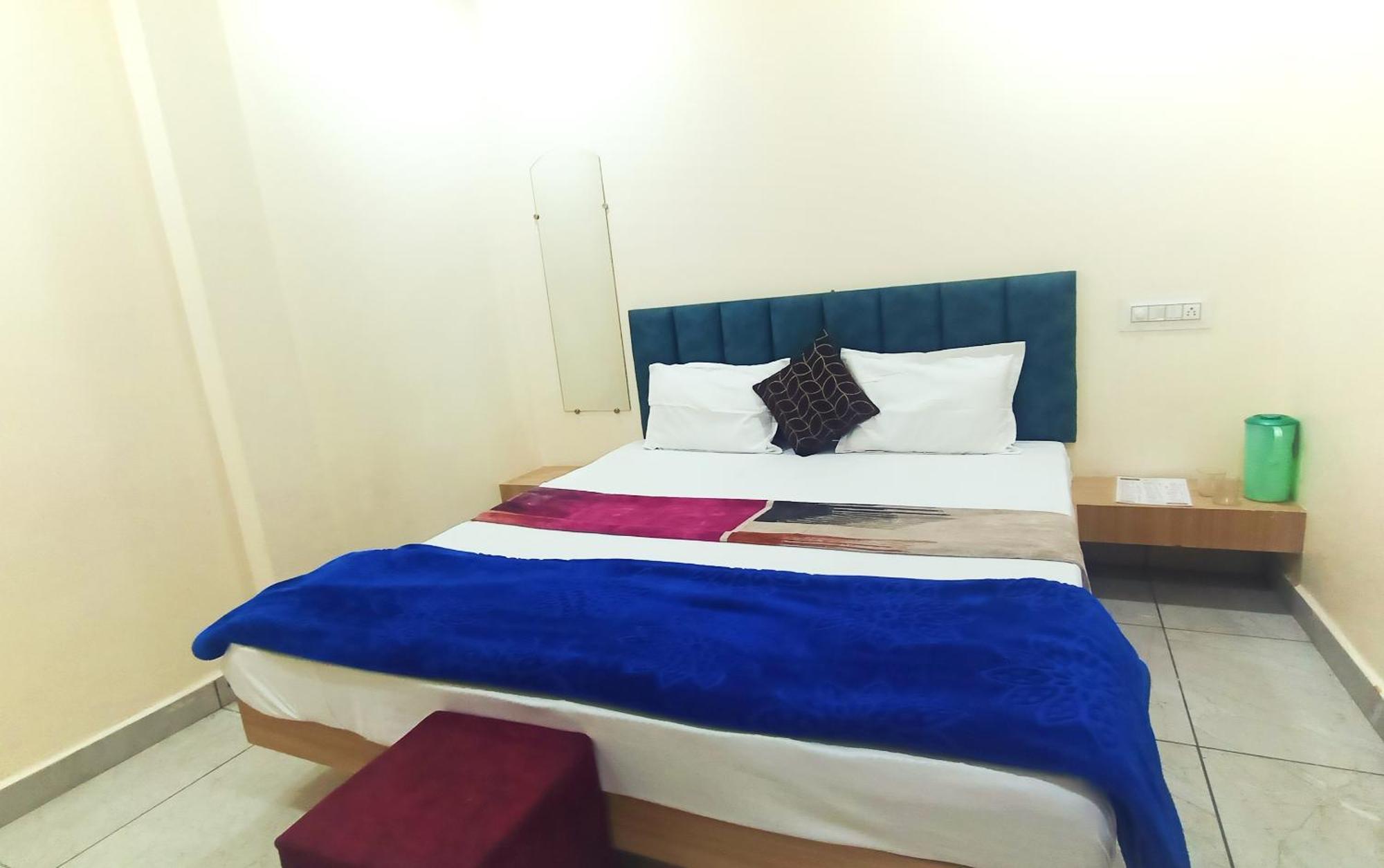 Hotel Raghavan In Front Of Railway Station Platform No 8 Ujjain Zewnętrze zdjęcie