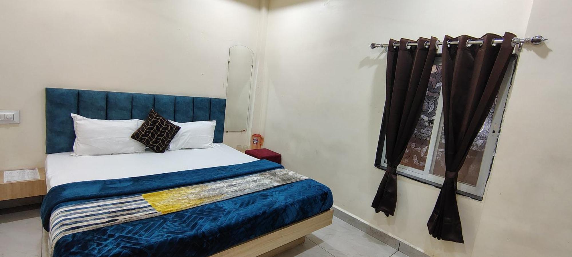 Hotel Raghavan In Front Of Railway Station Platform No 8 Ujjain Zewnętrze zdjęcie